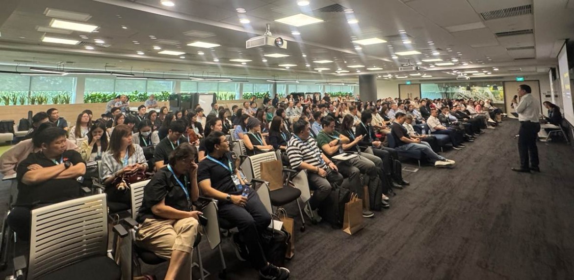 A full-house crowd of over 180 construction professionals listening to a keynote speaker, reflecting the industry’s strong interest in AI and digital transformation.